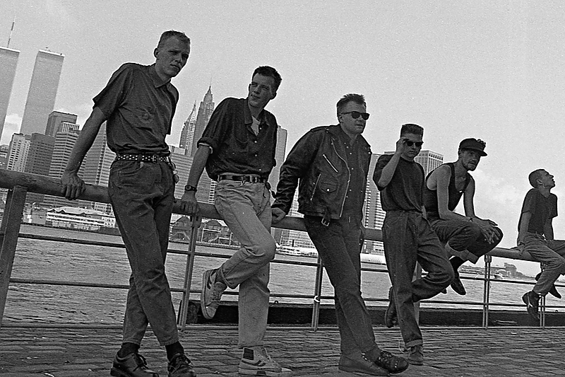 Žinoma, jie galėjo pasilikti Amerikoje. Niekas 1991-aisiais nebūtų per daug nustebęs, jei vaikinai nebūtų parvažiavę. Tačiau juos traukė Lietuvoje likusios šeimos. „O aš vienas?.. Ne, aš – ne išdavikas!“ – to meto emocijas prisimena Samas / Asmeninio albumo nuotrauka