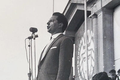 1965 metų Dainų šventėje dalyvavo ir estradinės muzikos orkestrai. Jiems pritariant Jonas Mašanauskas atliko „Elektrėnų žiburius“ / Asmeninio albumo nuotrauka