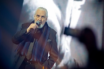 „Nesvarbu, kad šiais laikais visi tik su mikrofonu, daugelis pagal fonogramą dainuoja, – organizmas turi būti paruoštas taip, kad ir be mikrofono galėtum“, – sako atlikėjas / Vytautės Ribokaitės / Kinfo.lt nuotrauka