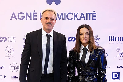Į Agnės Kuzmickaitės madų šou rinkosi išsipustę svečiai / Roberto Riabovo / BNS nuotr.