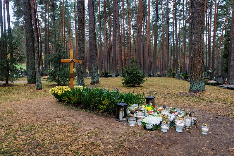 Almos Adamkienės kapas / Eriko Ovčarenko / BNS nuotr.