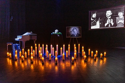 Atsisveikinimas su Andriumi Kulikausku Keistuolių teatro scenoje / Gretos Skaraitienės / BNS nuotr.
