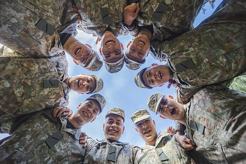 Karinę tarnybą pasirinkę draugai / Asmeninio albumo nuotr.