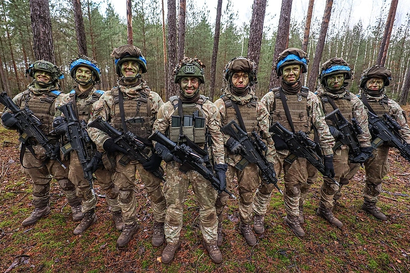 Karinę tarnybą pasirinkę draugai / Asmeninio albumo nuotr.