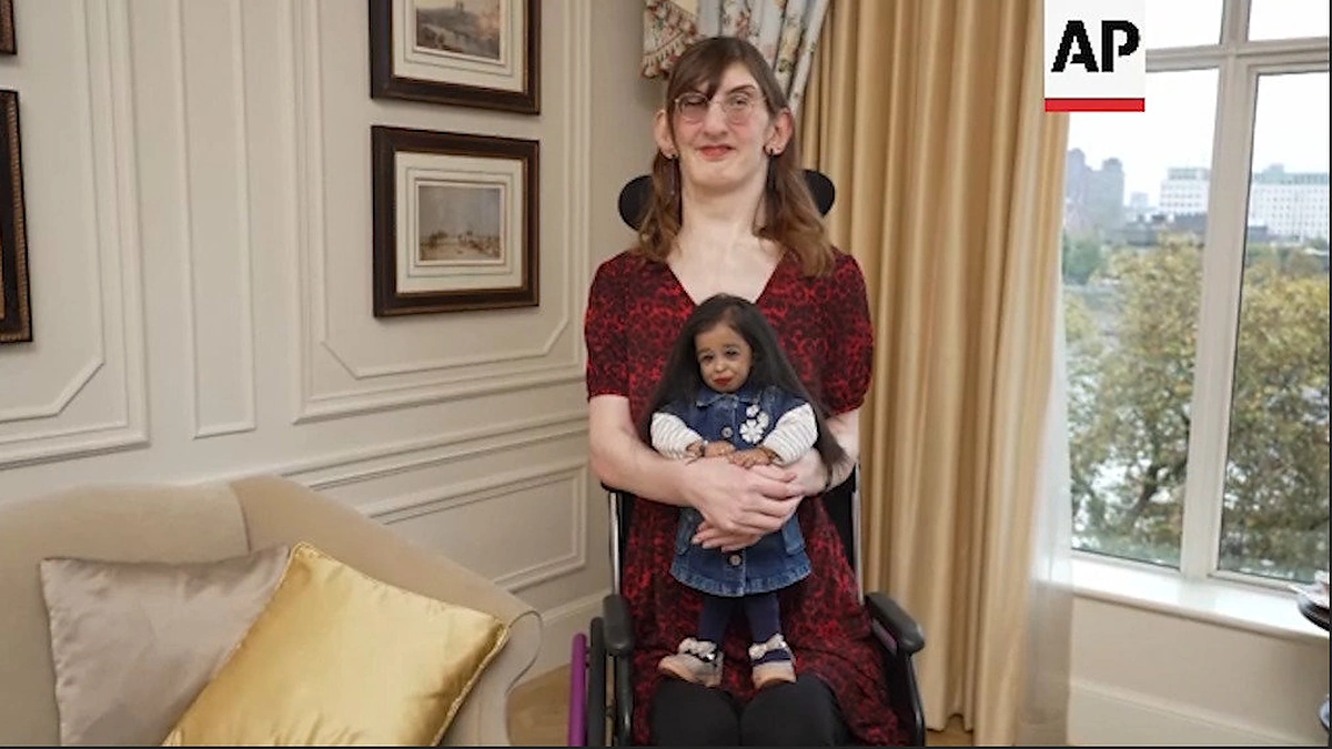 Jyoti Amge ir Rumeysa Gelgi / „Scanpix“/AP nuotr.