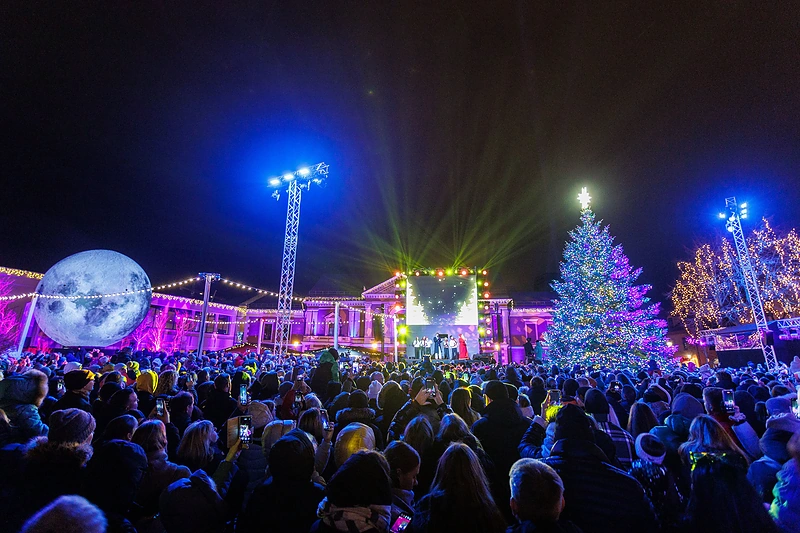 Klaipėdoje įžiebiama Kalėdų eglė / Eriko Ovčarenko / BNS nuotr.