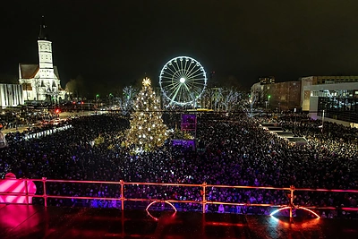 Šiaulių Kalėdų eglės įžiebimo akimirka / Rolando Parafinavičiaus nuotr.