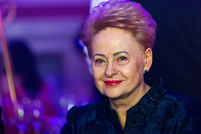 Dalia Grybauskaitė apstulbino: „pasimatyme“ su bitėmis – naujas įvaizdis