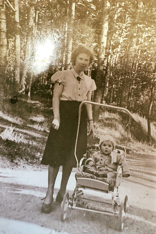 Aušra Maldeikienė su mama / Asm. albumo nuotr.