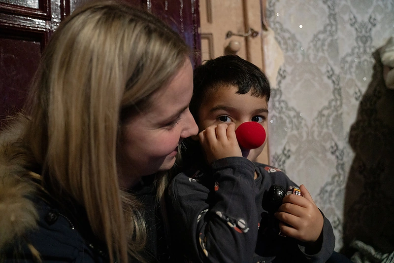 Ieva Krivickaitė ir „Raudonos nosys“ pildė Kalėdines vaikų svajones / Ievos Jūros nuotr.