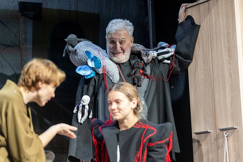 Sigitas Jakubauskas spektaklyje „Migla“ / Valstybinio Šiaulių dramos teatro nuotr.