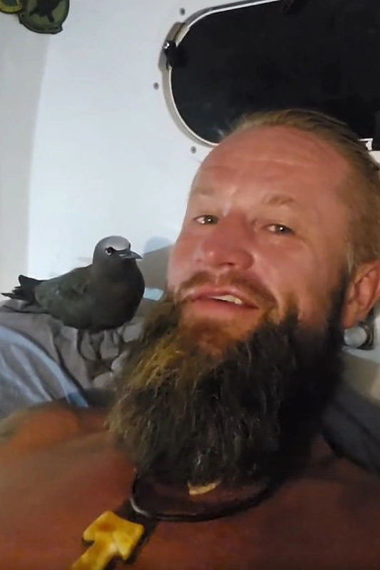 Aurimas Mockus kartu su naujuoju bičiuliu / Vaizdo transliacijos akimirka
