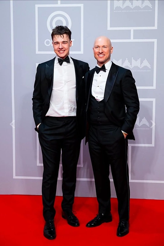 Algirdas Radzevičius su sūnumi Roku / Asmeninio albumo nuotr.