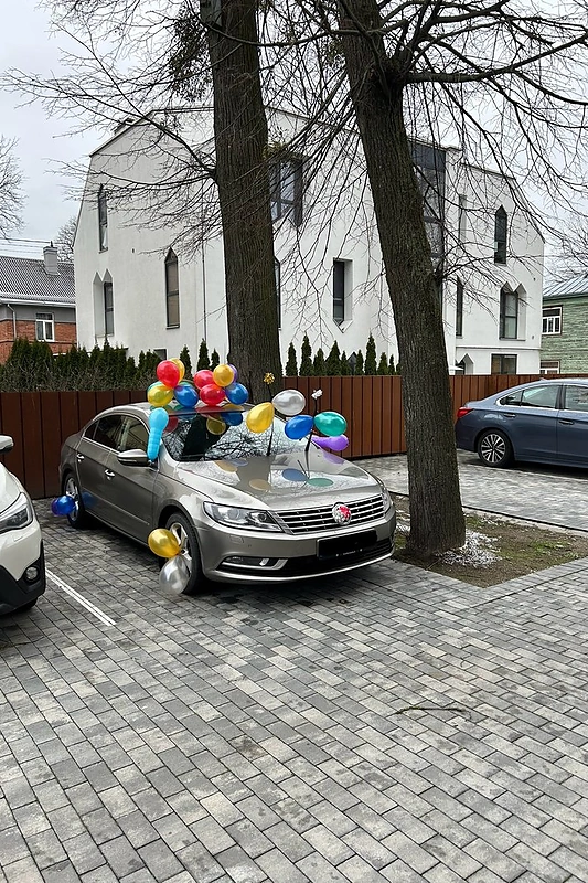 Deivido Dubinovo-Deivizo gerbėjų išpuoštas automobilis po koncerto / Asmeninio albumo nuotr.