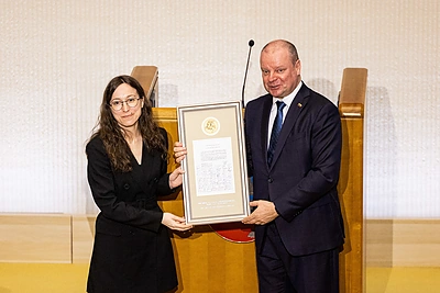 Filologei Ernestai Kazakėnaitei įteikta Nepriklausomybės stipendija