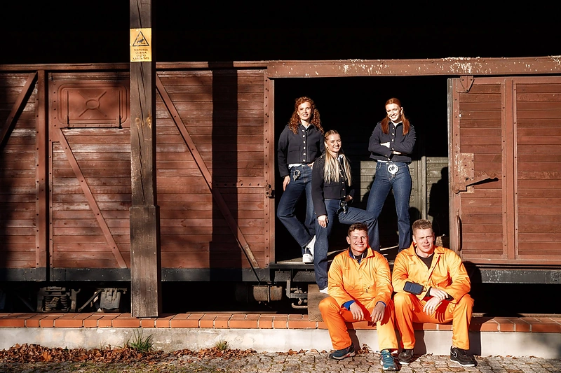 Nekasdienis vaizdas: nuo ko viešajame transporte slėpėsi A.Valujavičius ir D.Rapšys? / „Telia“ nuotr.