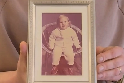 Žinomas dainininkas parodė nematytą vaikystės nuotrauką: kas šis baltapūkis berniukas?