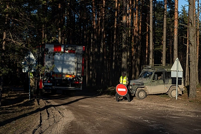 Technika vykstanti į nelaimės Pabradės poligone vietą / Pauliaus Peleckio / BNS nuotr.