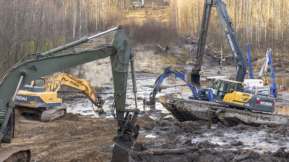 Gelbėjimo darbai Pabradėje / Lietuvos kariuomenės nuotr.