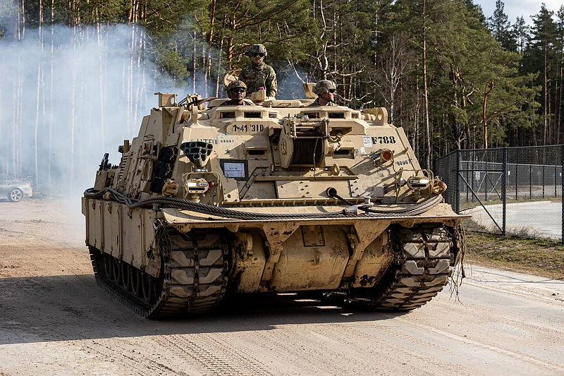 Technika vykstanti į nelaimės Pabradės poligone vietą / Pauliaus Peleckio / BNS nuotr.