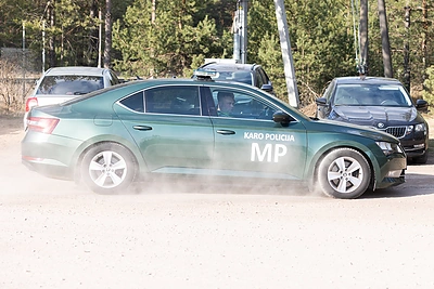 Iš poligono išvyksta karinė technika / Roberto Riabovo / BNS nuotr.