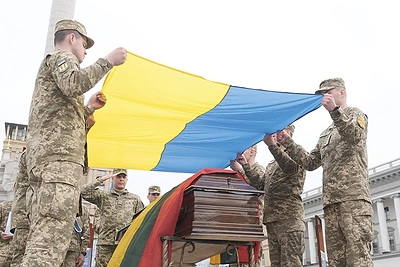 Atsisveikinimo su Ukrainoje mūšio lauke žuvusiu Tomu Valentėliu ceremonija Kyjive / Mato Vaišnoro nuotr.