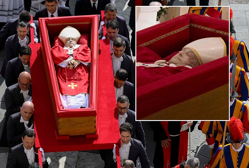 Pašarvotas popiežius Pranciškus / „Scanpix“ nuotr.