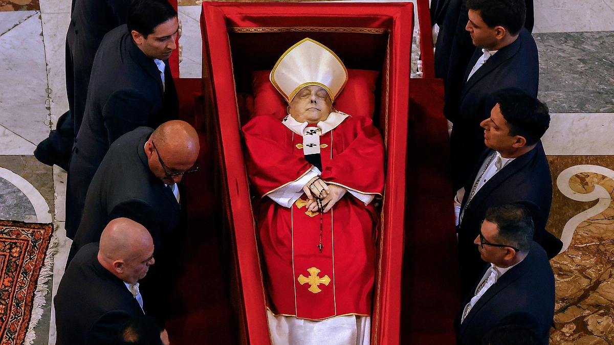 Pašarvotas popiežius Pranciškus / „Scanpix“/„SIPA“ nuotr.