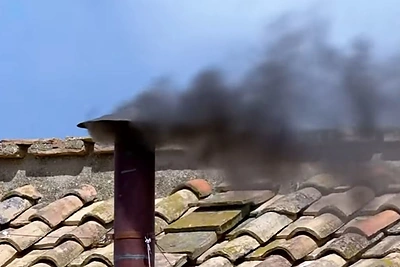 Juodi dūmai virš Vatikano / Stopkadras