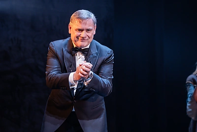 Kęstučiui Jakštui jubiliejaus proga Kauno muzikinio teatro artistai surengė specialų pasirodymą / Teodoro Biliūno nuotr.