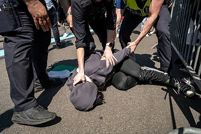 „Eurovizijos“ atidarymo ceremonijos metu – Palestiną palaikančiųjų protestas / Vida Press nuotr.