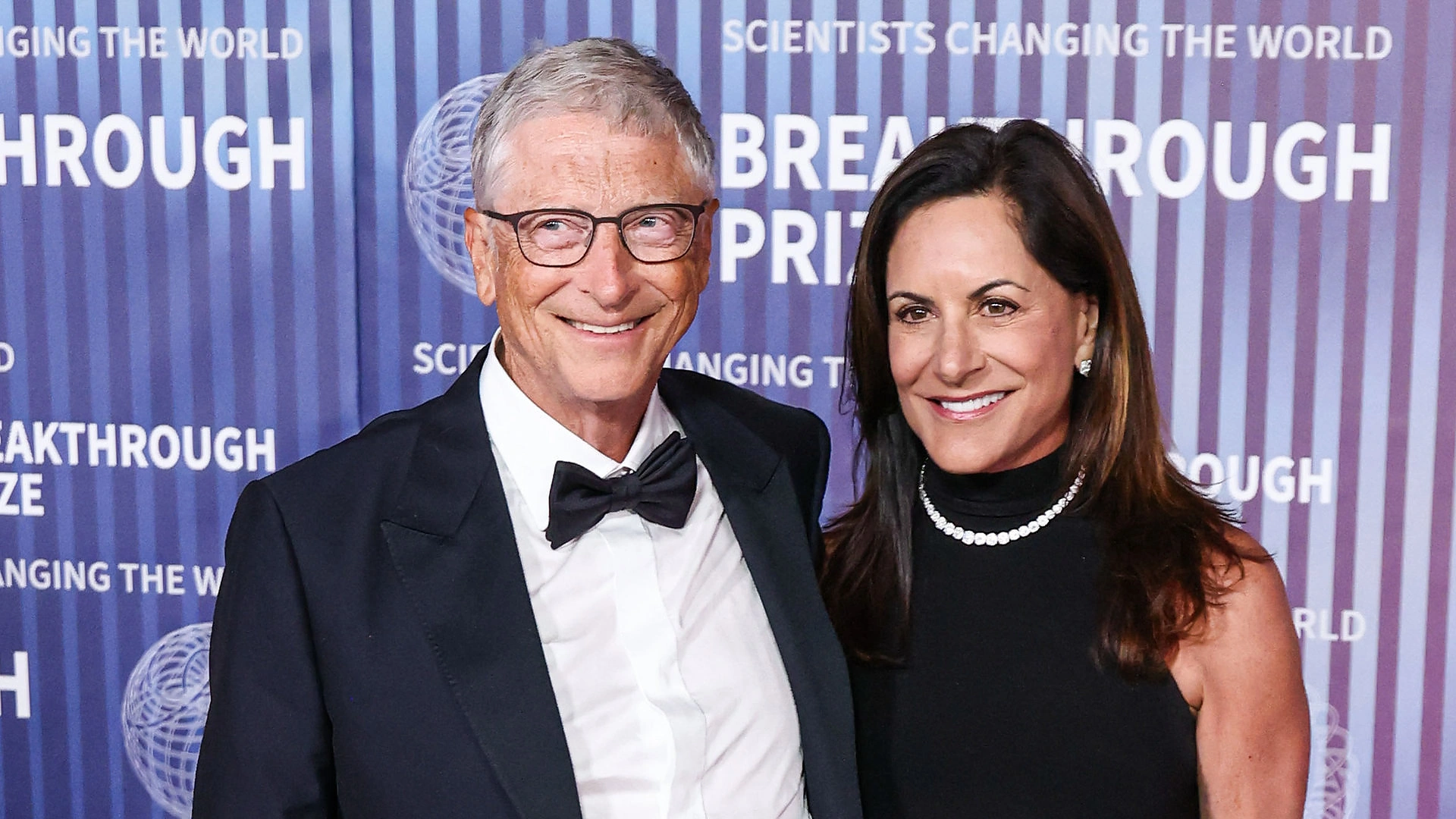 Billas Gatesas ir Paula Hurd praėjusį mėnesį „Breakthrough Prize“ apdovanojimų ceremonijoje / Vida Press nuotrauka