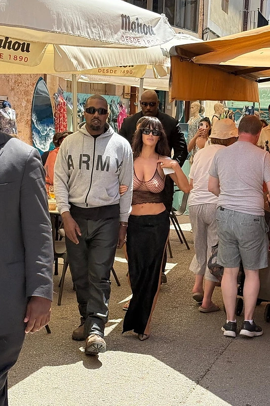 Kanye Westas ir Bianca Censori Maljorkoje / Vida Press nuotr.