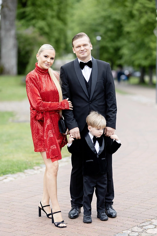 Ineta ir Ąžuolas Žvaguliai susituokė Kernavės bažnyčioje / Lukas Balandis / BNS nuotr.