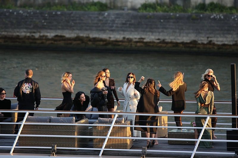 Įspūdingas būsimos Bezoso žmonos Lauren Sánchez mergvakaris Paryžiuje / Vida Press nuotr.