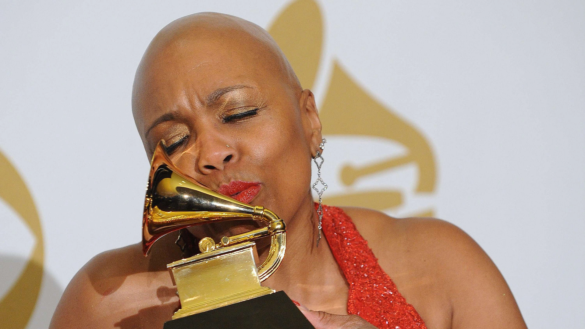Su trečiuoju „Grammy“ apdovanojimu, kurį laimėjo už geriausią džiazo vokalinį albumą, skirtą legendinei atlikėjai Billie Holiday, 2011-ieji / Vida Press nuotrauka