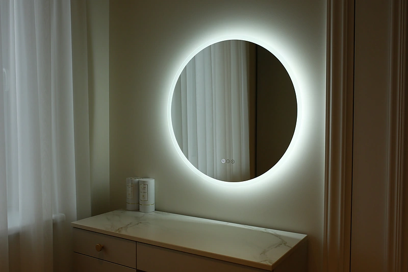 Veidrodis su apšvietimu: kaip išsirinkti? / Premiumnamai.lt nuotr.
