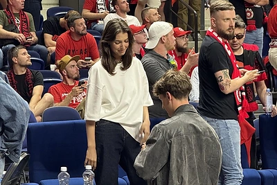 Patricijos ir Karolio sužadėtuvės „Ryto“ ir „Žalgirio“ varžybų metu / Asmeninio albumo nuotr.