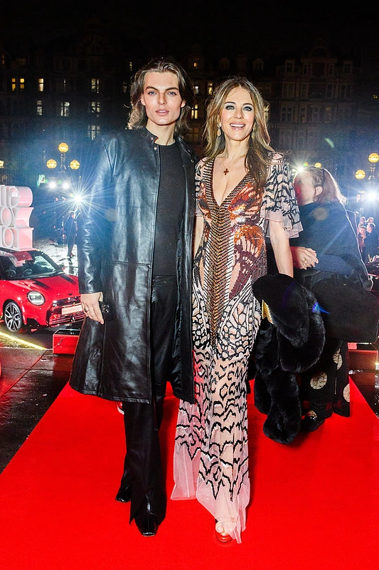 Elizabeth Hurley su sūnumi Damianu / Vida Press nuotr.