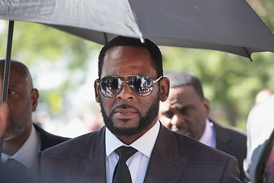 Skandalingasis R.Kelly iš kalėjimo atsidūrė ligoninėje: advokatai įtaria pasikėsinimą nužudyti