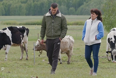 Rokas su mama