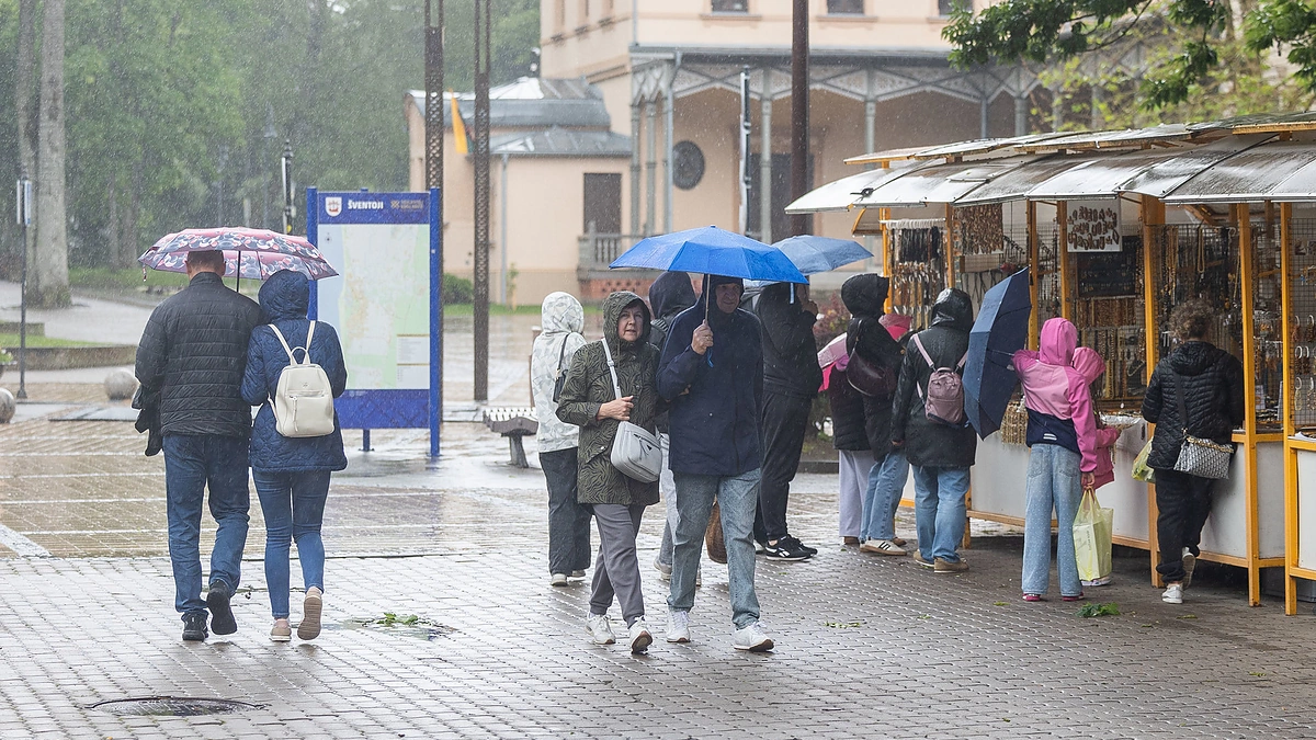 Lietinga vasara Palangoje / Roberto Riabovo / BNS nuotr.