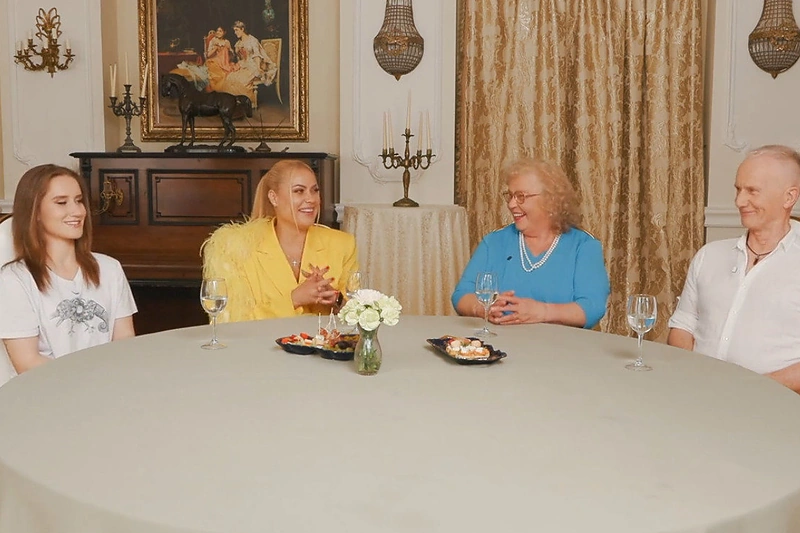 Ūkininkė Adelė Karaliūnaitė ir jos kandidatas Gediminas su dukra / TV3 nuotr.