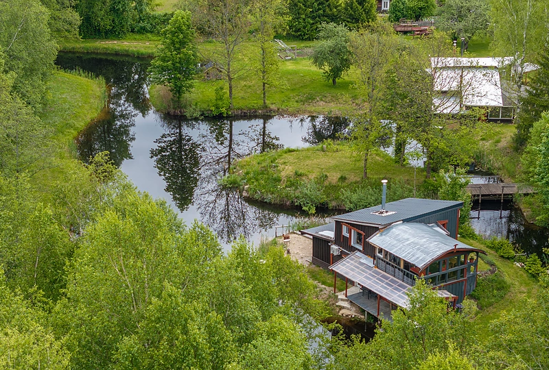Keliautojas Justinas Navikas parduoda savo sodybą Trakų rajone / Justino Naviko archyvo nuotr.