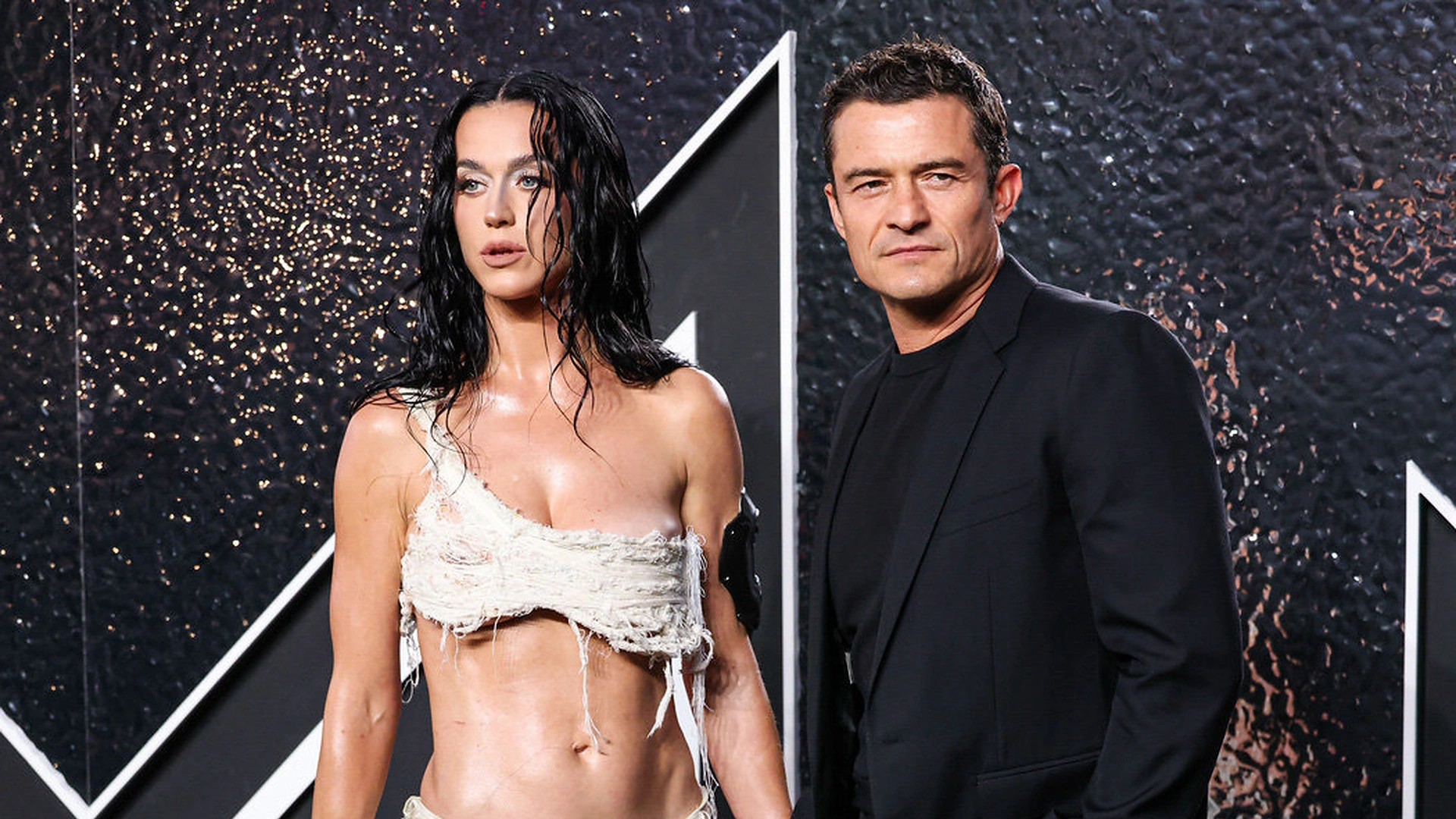 Orlando Bloomas ir Katy Perry susipažino 2016-aisiais „Auksinių gaublių“ apdovanojimų ceremonijos vakarėlyje, po trejų metų per Valentino dieną susižadėjo. Nuotraukoje – pora MTV videomuzikos apdovanojimuose 2024-aisiais / Vida Press nuotrauka