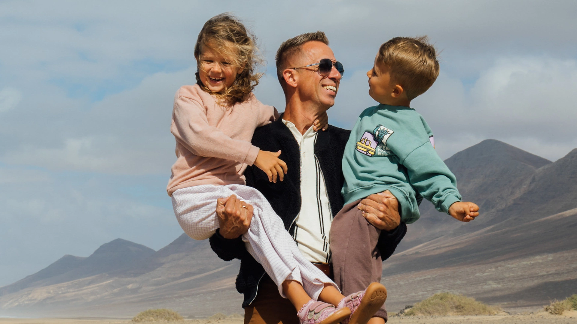 Linas Adomaitis / Asmeninio albumo nuotrauka