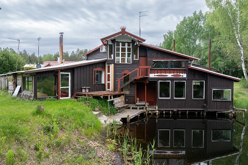 Keliautojas Justinas Navikas parduoda savo sodybą Trakų rajone / Justino Naviko archyvo nuotr.