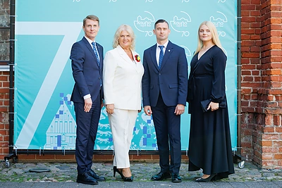 Raudondvario dvare Kauno rajono garbės ženklais apdovanoti pasižymėję kraštui asmenys / Organizacijos nuotr.