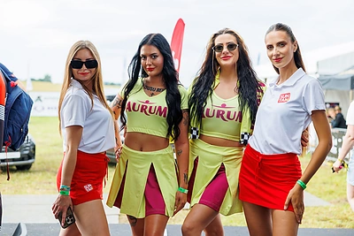 Lenktynių merginos / Eriko Ovčarenko / BNS nuotr.