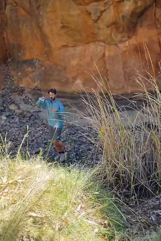 Danieliaus Narausko kelionė Australijoje / „Keoghs Adventures“ feisbuke pasidalyto vaizdo įrašo akimirka